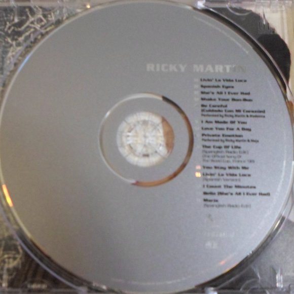 Ricky Martin CD - Featuring Living La Vida Loca - Picture 3 of 5